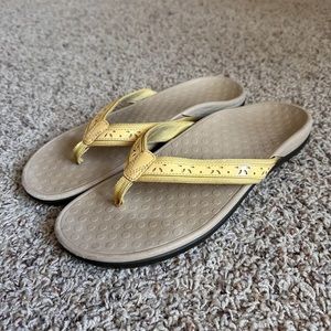 VIONIC CASANDRA YELLOW FLIP FLOP LEATHER SANDALS WOMEN 11 (43) VERY GOOD